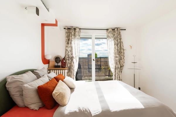 Appartement Paris 18 e - GRANDES CARRIÈRES / VAUVENARGUES