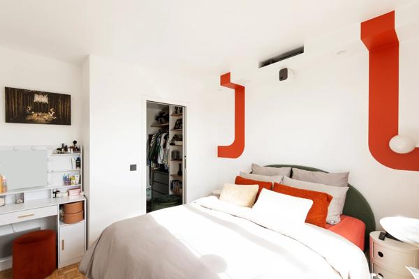 Appartement Paris 18 e - GRANDES CARRIÈRES / VAUVENARGUES
