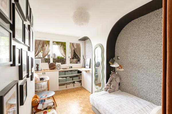 Appartement Paris 18 e - GRANDES CARRIÈRES / VAUVENARGUES