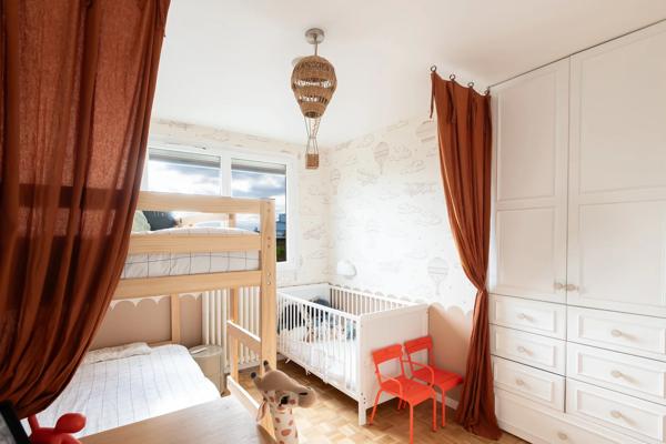 Appartement Paris 18 e - GRANDES CARRIÈRES / VAUVENARGUES