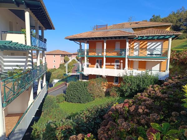 CIBOURE superbe appartement de type T2 avec terrasse, parking couvert, piscine et terrain de tennis , plage à pieds