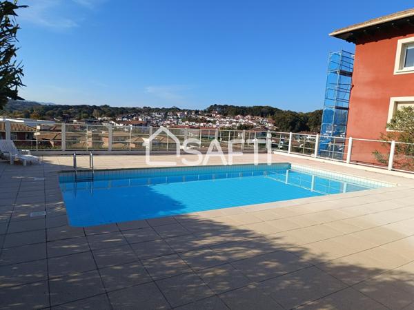 CIBOURE superbe appartement de type T2 avec terrasse, parking couvert, piscine et terrain de tennis , plage à pieds