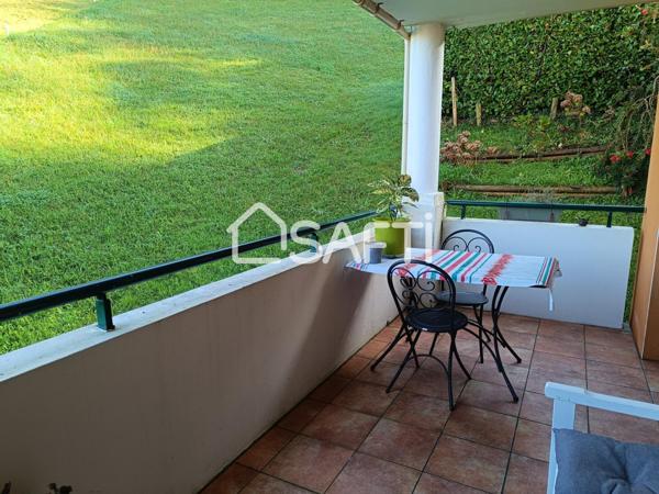 CIBOURE superbe appartement de type T2 avec terrasse, parking couvert, piscine et terrain de tennis , plage à pieds