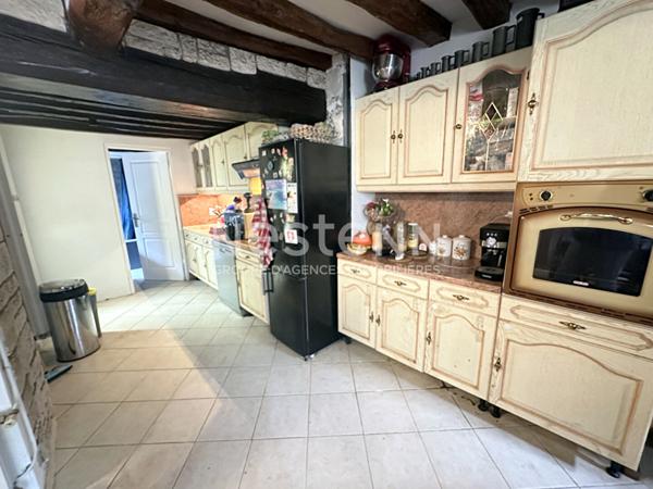 A vendre - Chaumont En Vexin CENTRE - Maison de ville avec jardin privatif / 3 chambres / 90 m² habitables