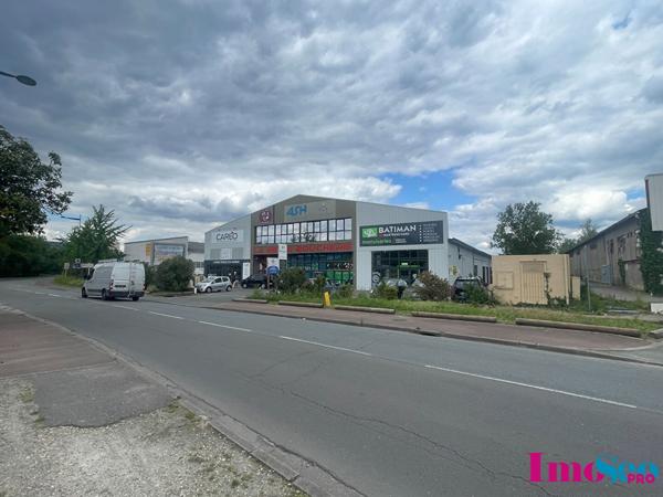 Entrepôt / Local industriel à LOUER