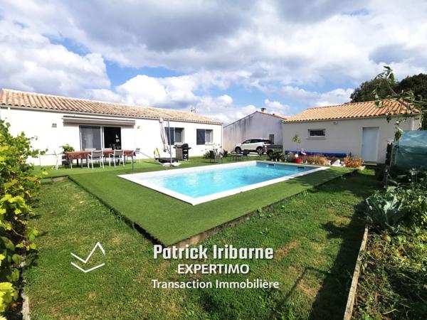 Maison de plain pied avec piscine