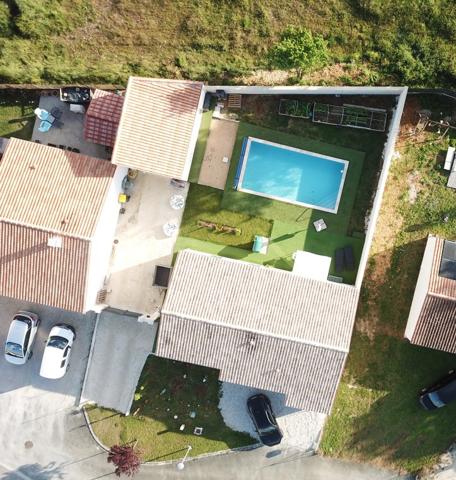 Maison de plain pied avec piscine