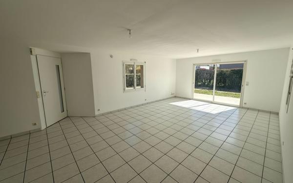 Maison à vendre    5 pièces •  Narrosse