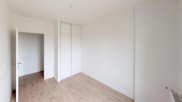 Location                                                      Appartement
                        
                     3 pièces                      72 m2                     à Le Coudray