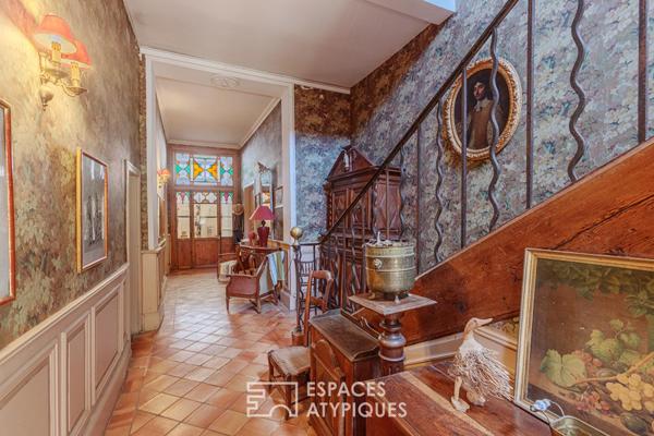 Maison bourgeoise fin XVIIIe entre ville et campagne dans un centre historique