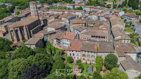 Maison bourgeoise fin XVIIIe entre ville et campagne dans un centre historique