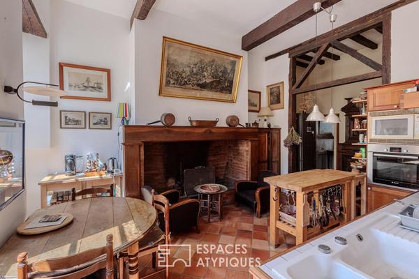 Maison bourgeoise fin XVIIIe entre ville et campagne dans un centre historique