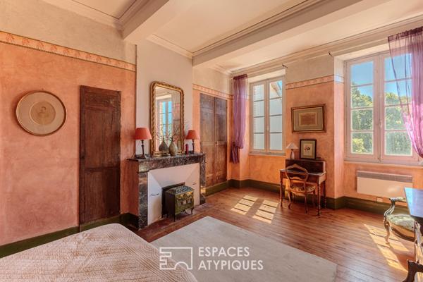 Maison bourgeoise fin XVIIIe entre ville et campagne dans un centre historique