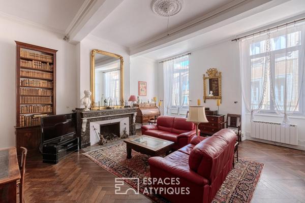 Maison bourgeoise fin XVIIIe entre ville et campagne dans un centre historique