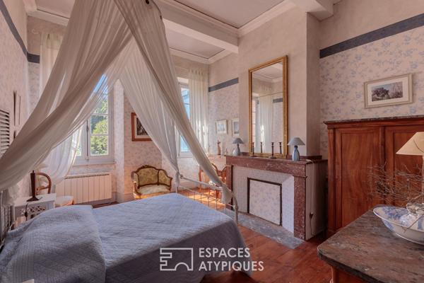 Maison bourgeoise fin XVIIIe entre ville et campagne dans un centre historique