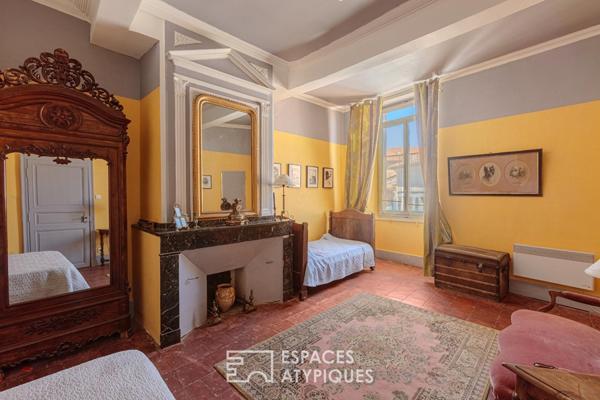 Maison bourgeoise fin XVIIIe entre ville et campagne dans un centre historique