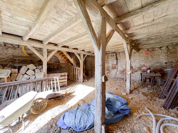 Terranjou - Chavagnes - maison ancienne rénovée avec 4 chambres, dépendances et jardin à seulement 15 minutes de Brissac-Quincé.