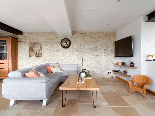 Terranjou - Chavagnes - maison ancienne rénovée avec 4 chambres, dépendances et jardin à seulement 15 minutes de Brissac-Quincé.