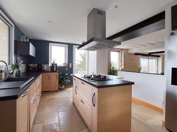 Terranjou - Chavagnes - maison ancienne rénovée avec 4 chambres, dépendances et jardin à seulement 15 minutes de Brissac-Quincé.