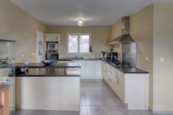 Maison L Isle Jourdain 5 pièce(s) 145m2