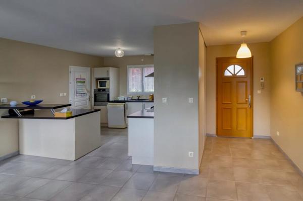 Maison L Isle Jourdain 5 pièce(s) 145m2