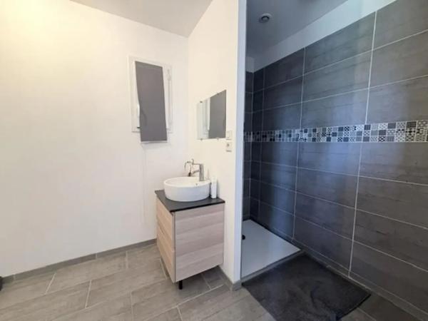 Maison L Isle Jourdain 5 pièce(s) 145m2