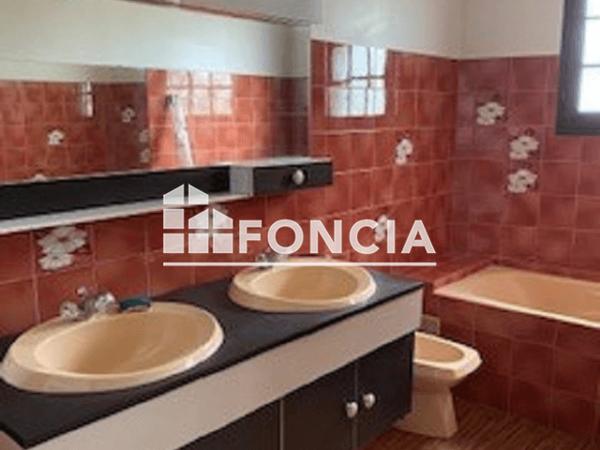 Location Appartement 3 pièces 87.6 m² - La Rochefoucauld 16110