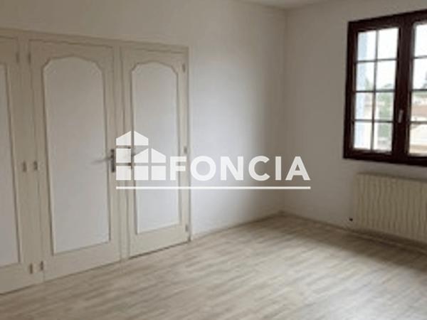 Location Appartement 3 pièces 87.6 m² - La Rochefoucauld 16110