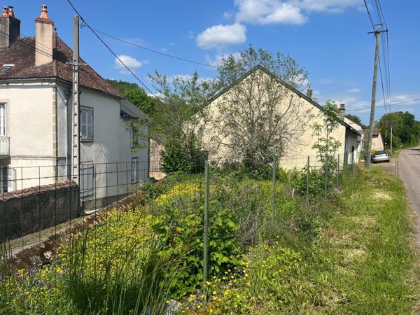 Ensemble immobilier 137m2 avec dépendance et terrain 50 000 €