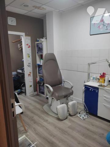 Sur la commune de Bagnolet (Seine Saint Denis) Bureau et activité médicale