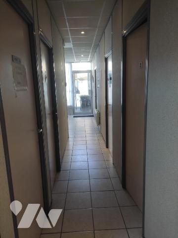 Sur la commune de Bagnolet (Seine Saint Denis) Bureau et activité médicale