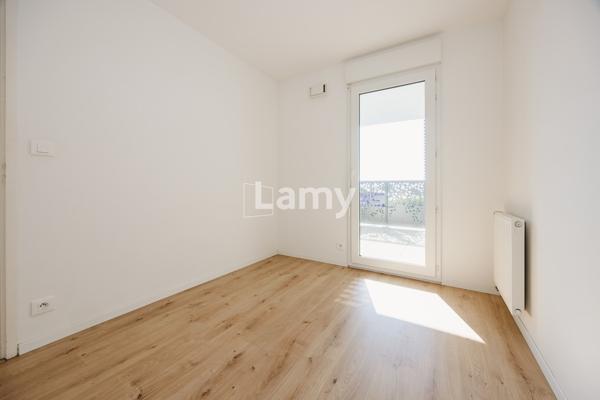 Parking + annexe + appartement