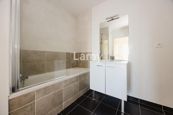 Parking + annexe + appartement