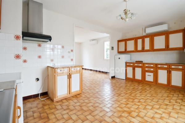 Maison de plain Pied de 104 m² - 7 pièces - 5 chambres - Véranda - Garage - sur parcelle de Terrain Clos de 1500 m² - MAGNAC LAVAL (87)