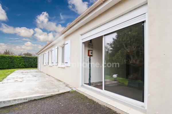 Maison de plain Pied de 104 m² - 7 pièces - 5 chambres - Véranda - Garage - sur parcelle de Terrain Clos de 1500 m² - MAGNAC LAVAL (87)