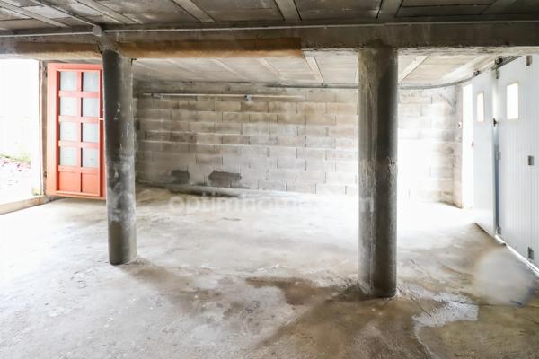 Maison de plain Pied de 104 m² - 7 pièces - 5 chambres - Véranda - Garage - sur parcelle de Terrain Clos de 1500 m² - MAGNAC LAVAL (87)