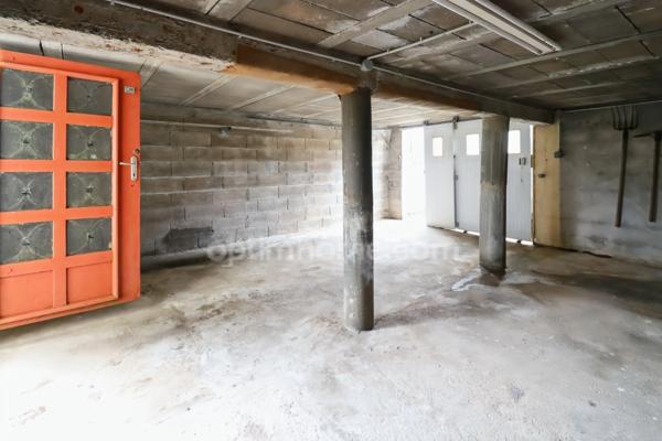 Maison de plain Pied de 104 m² - 7 pièces - 5 chambres - Véranda - Garage - sur parcelle de Terrain Clos de 1500 m² - MAGNAC LAVAL (87)