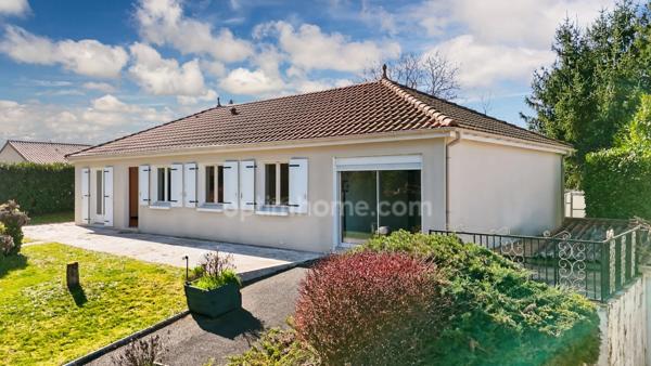 Maison de plain Pied de 104 m² - 7 pièces - 5 chambres - Véranda - Garage - sur parcelle de Terrain Clos de 1500 m² - MAGNAC LAVAL (87)