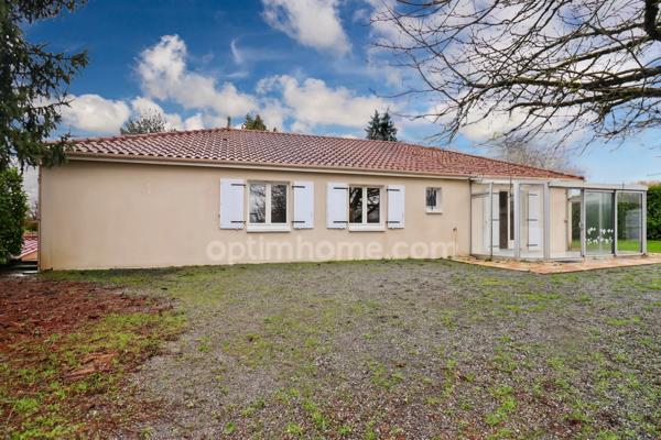 Maison de plain Pied de 104 m² - 7 pièces - 5 chambres - Véranda - Garage - sur parcelle de Terrain Clos de 1500 m² - MAGNAC LAVAL (87)