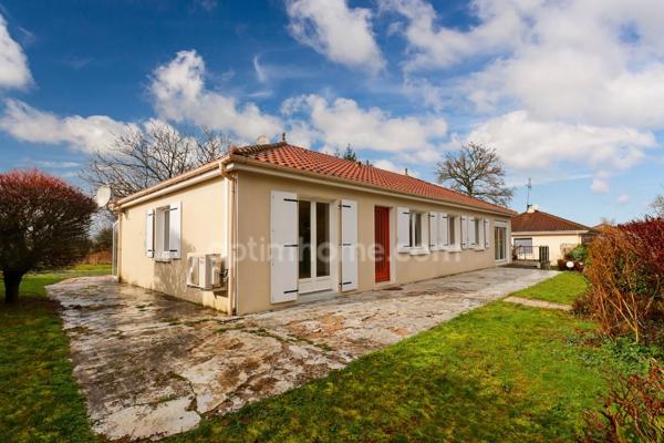 Maison de plain Pied de 104 m² - 7 pièces - 5 chambres - Véranda - Garage - sur parcelle de Terrain Clos de 1500 m² - MAGNAC LAVAL (87)