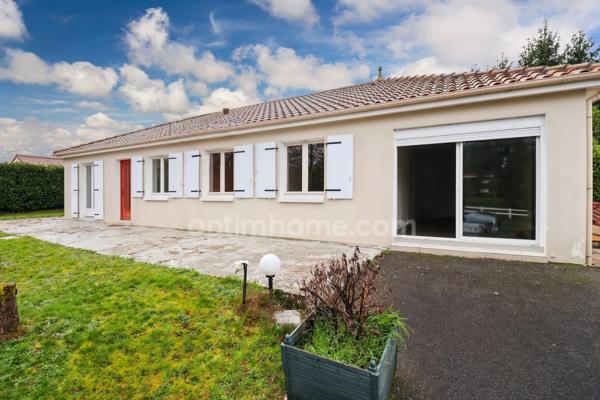 Maison de plain Pied de 104 m² - 7 pièces - 5 chambres - Véranda - Garage - sur parcelle de Terrain Clos de 1500 m² - MAGNAC LAVAL (87)