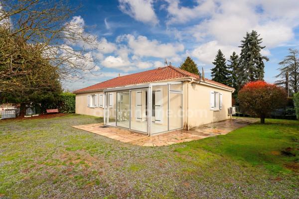 Maison de plain Pied de 104 m² - 7 pièces - 5 chambres - Véranda - Garage - sur parcelle de Terrain Clos de 1500 m² - MAGNAC LAVAL (87)