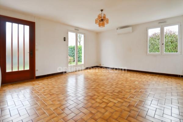 Maison de plain Pied de 104 m² - 7 pièces - 5 chambres - Véranda - Garage - sur parcelle de Terrain Clos de 1500 m² - MAGNAC LAVAL (87)