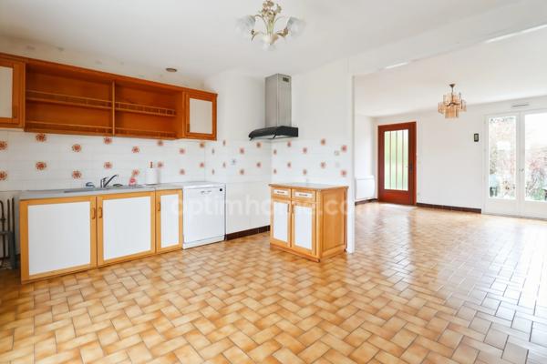 Maison de plain Pied de 104 m² - 7 pièces - 5 chambres - Véranda - Garage - sur parcelle de Terrain Clos de 1500 m² - MAGNAC LAVAL (87)