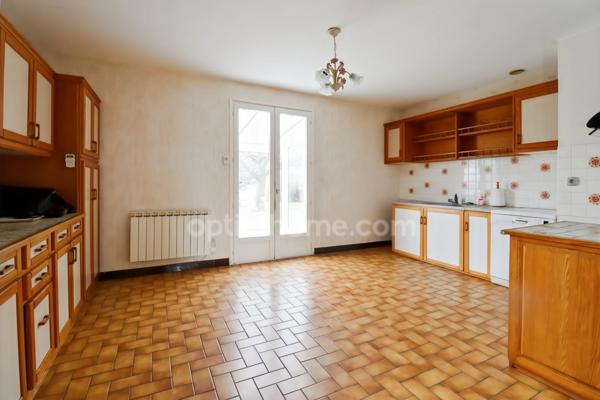 Maison de plain Pied de 104 m² - 7 pièces - 5 chambres - Véranda - Garage - sur parcelle de Terrain Clos de 1500 m² - MAGNAC LAVAL (87)