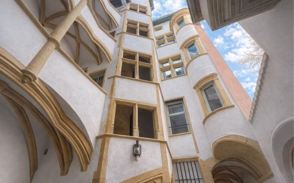 Appartement à vendre    4 pièces • 105,45 m2 Lyon 5