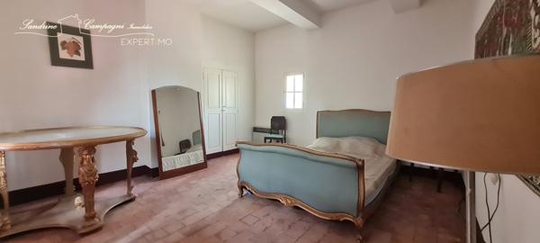 Caromb (84330) Partie de corps de ferme à rénover, à deux pas du coeur du village