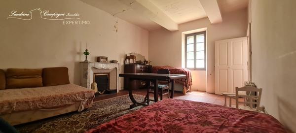 Caromb (84330) Partie de corps de ferme à rénover, à deux pas du coeur du village