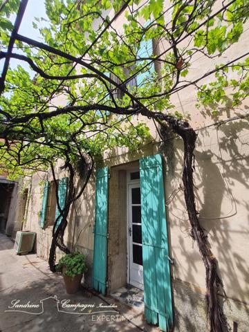 Caromb (84330) Partie de corps de ferme à rénover, à deux pas du coeur du village