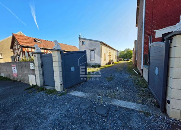 Maison individuelle habitable de plain-pied et grande dépendance aménagée